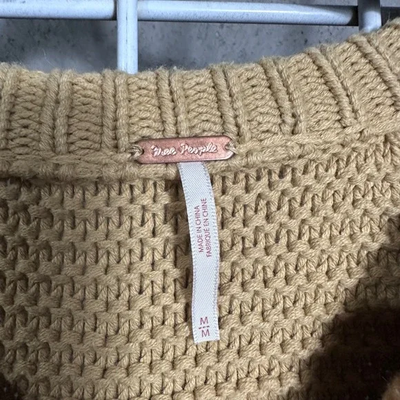 Free People Cable Knit Sweater Tan Oversized Long Sleeve Women's Size M cozy - Picture 3 of 7